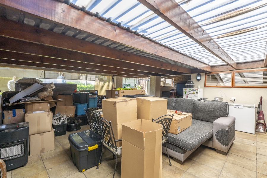 5 Bedroom Property for Sale in Kenridge Western Cape